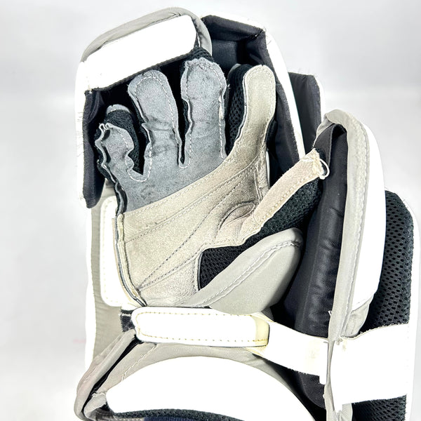 True L12.2 - Used Pro Stock Goalie Blocker (White/Grey)