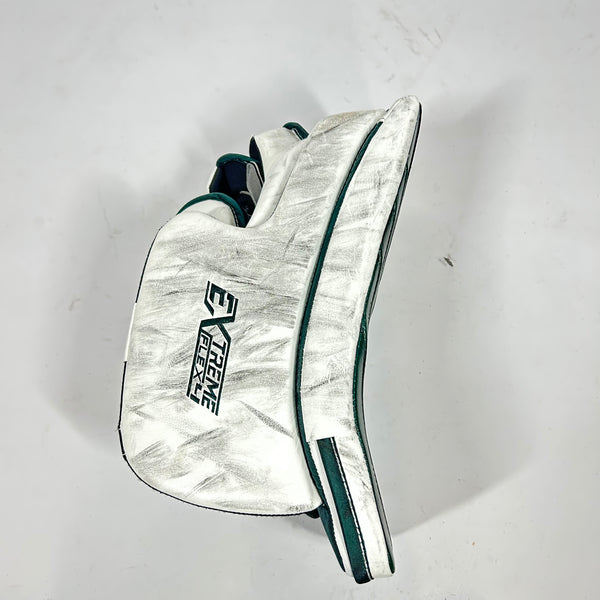 CCM Extreme Flex 4  - Used Goalie Blocker (Green/White)