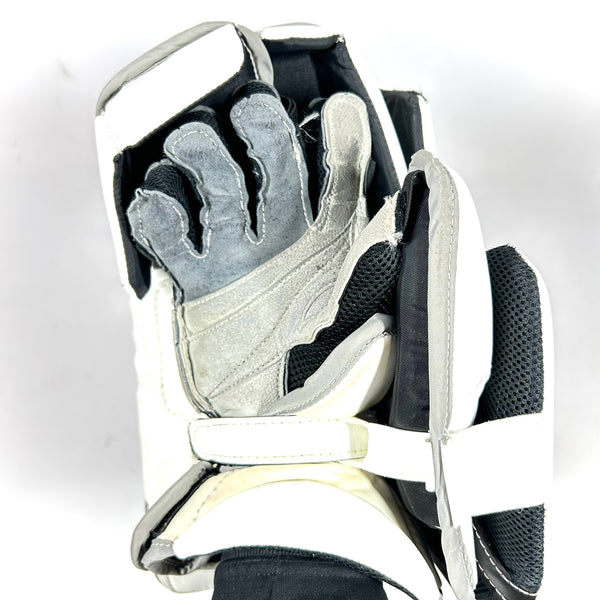 True L12.2 - Used Pro Stock Goalie Blocker (White/Grey)