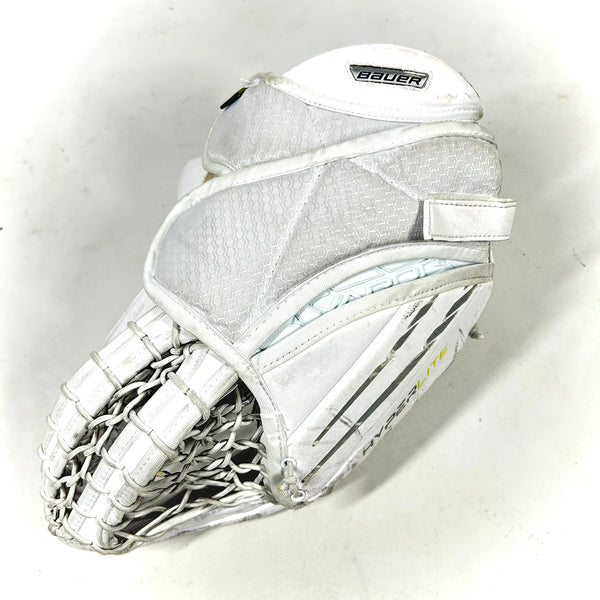 Bauer Vapor Hyperlite - Used Pro Stock Goalie Glove (White)