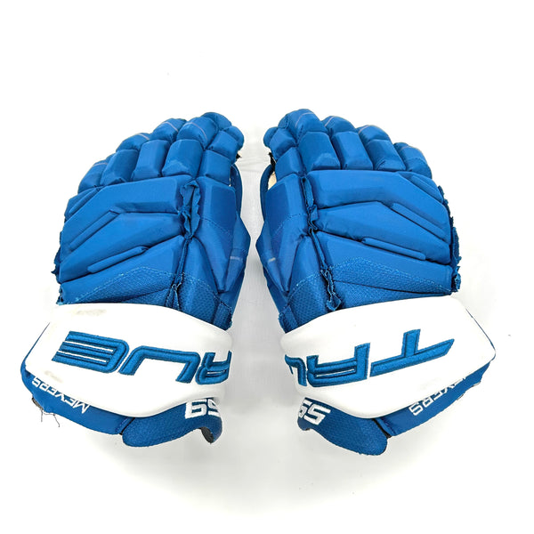 True Catalyst 9X - Used NHL Pro Stock Glove - Colorado Avalanche (Blue)