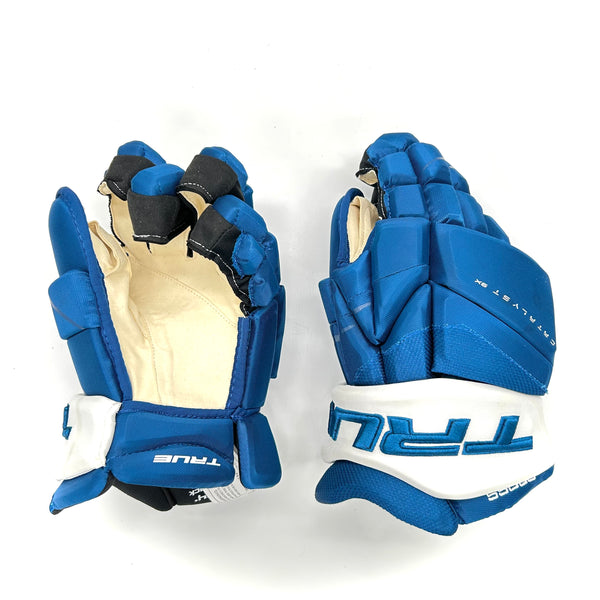 True Catalyst 9X - NHL Pro Stock Glove - Jordan Gross (Blue/White)